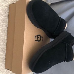 Ugg women’s classic slipper NWT